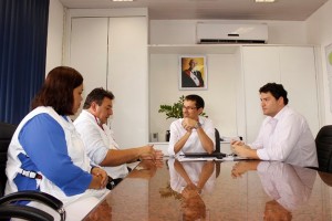 A parceria foi selada na última quarta-feira, 30.09, entre o presidente da Cosanpa, Luciano Dias (c), a secretária Geral da Cruz Vermelha no Pará, Daniele Silva (1ª da esq) e o diretor do Departamento de Socorro da instituição, Jair Bezerra. FOTO: ASCOM COSANPA DATA: 02.10.2015 BELÉM - PARÁ