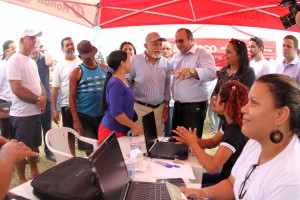 Mais de 1,6 mil famílias do conjunto Almir Gabriel, em Marituba, na Região Metropolitana de Belém, são beneficiadas com o novo Sistema de Abastecimento de Água da Companhia de Saneamento do Pará (Cosanpa), inaugurado pelo governo do Estado neste sábado. Na foto, o governador Simão Jatene durante a inauguração. FOTO: CRISTINO MARTINS / AG. PARÁ DATA: 07.11.2015 MARITUBA - PARÁ